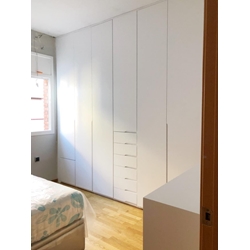 Armario a medida puertas y cajones - Imagen 1