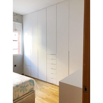 Armario a medida puertas y cajones - Imagen 1