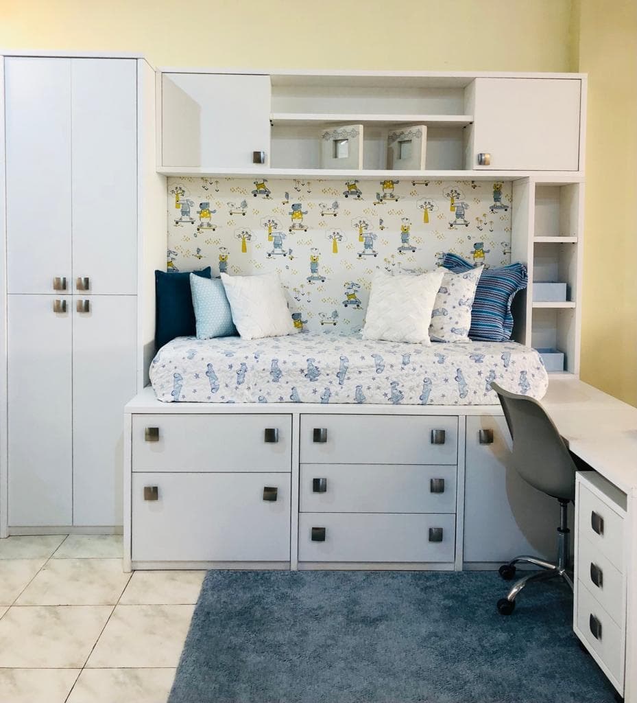Foto 1 Dormitorio blanco con cajones, escritorio y armario